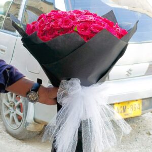 Red Rose Flower Bouquet in Black Wrap