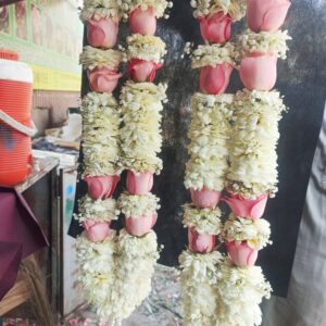 Premium Pink Rose & Cream Chrysanthemum Tiered Floral Haar with baby breath