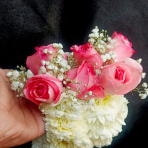 Pink Rose & White Chrysanthemum Artisanal Gajray with baby breath