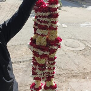 Imperial Red Rose & White Chrysanthemum "Gajra Style" Tiered Haar