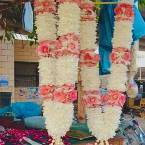 pink and white haar / garland