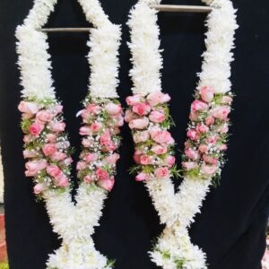 PINK AND WHITE HAAR / GARLAND WITH BABY BREATH