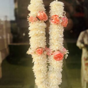 PINK AND WHITE DAISY HAAR GARLAND WITH BABY BREATH