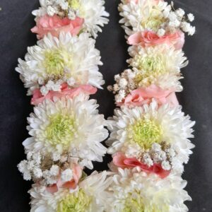 white daisy and pink kangan with baby breath