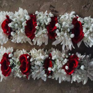 RED ROSE WHITE CHRYSTHEMUM KANGAN WITH BABY BREATH