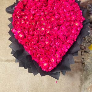 heart shape bouquet with black wrapping sheet